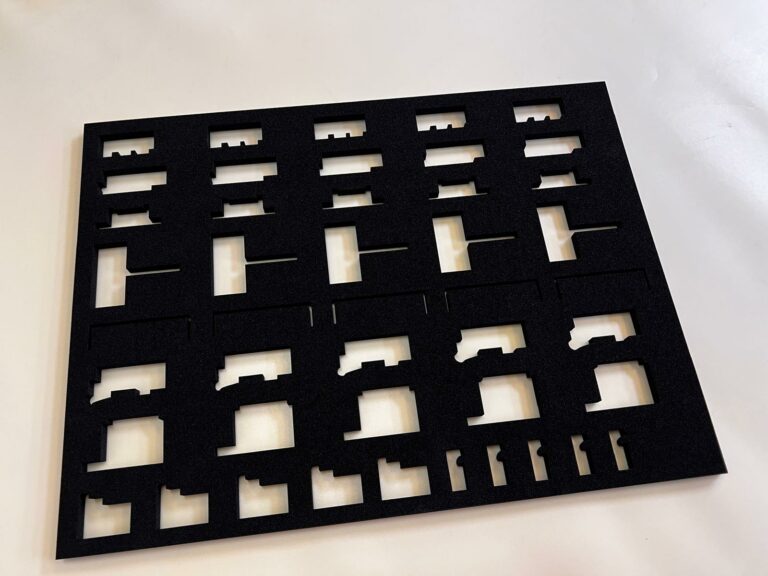 Jak wybrać odpowiedni wkład piankowy do transportu i magazynowania precyzyjnych detali?