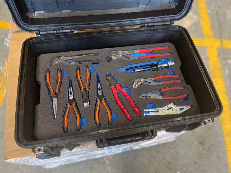 Redukcja reklamacji i strat dzięki odpowiednim zabezpieczeniom detali – jak wkładki piankowe i tablice cieni realnie chronią Twój biznes?